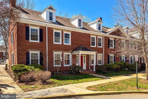 Condo For Sale - 3279 S Stafford Street #B1<br/> Arlington County, ARLINGTON, VA 22206