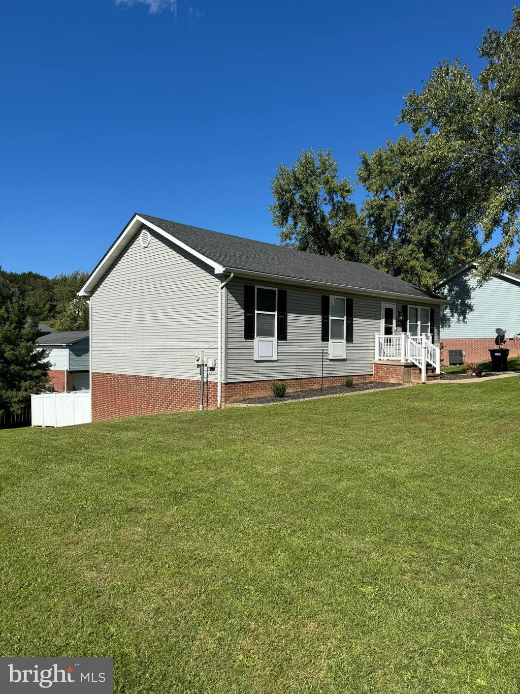 Photo of 425 E Fairchild Drive, STRASBURG, VA 22657 (MLS # VASH2012746)