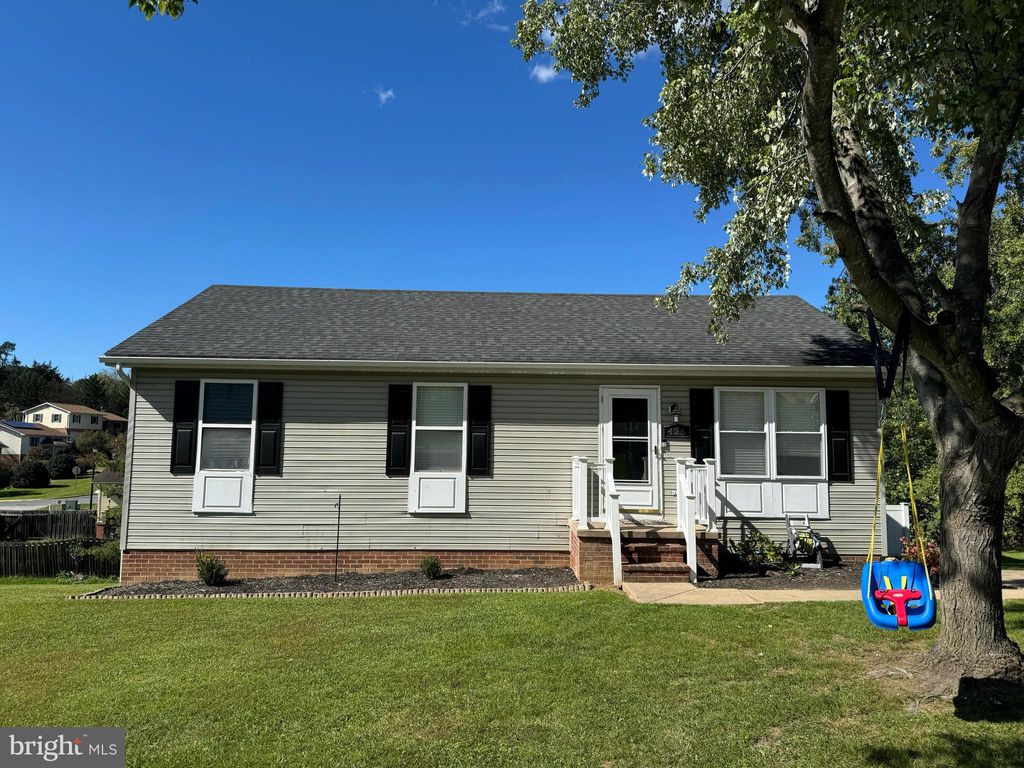 Photo of 425 E Fairchild Drive, STRASBURG, VA 22657 (MLS # VASH2012746)