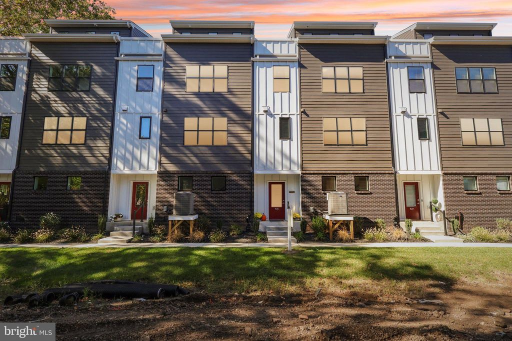 Photo of 948 Riverplace Drive #48, CONSHOHOCKEN, PA 19428 (MLS # PAMC2163692)