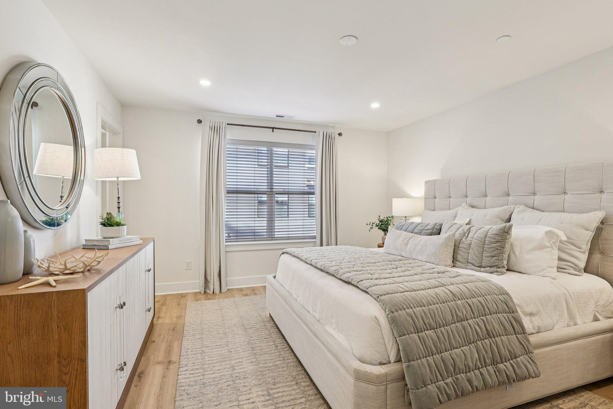 RIVER PLACE - Residential