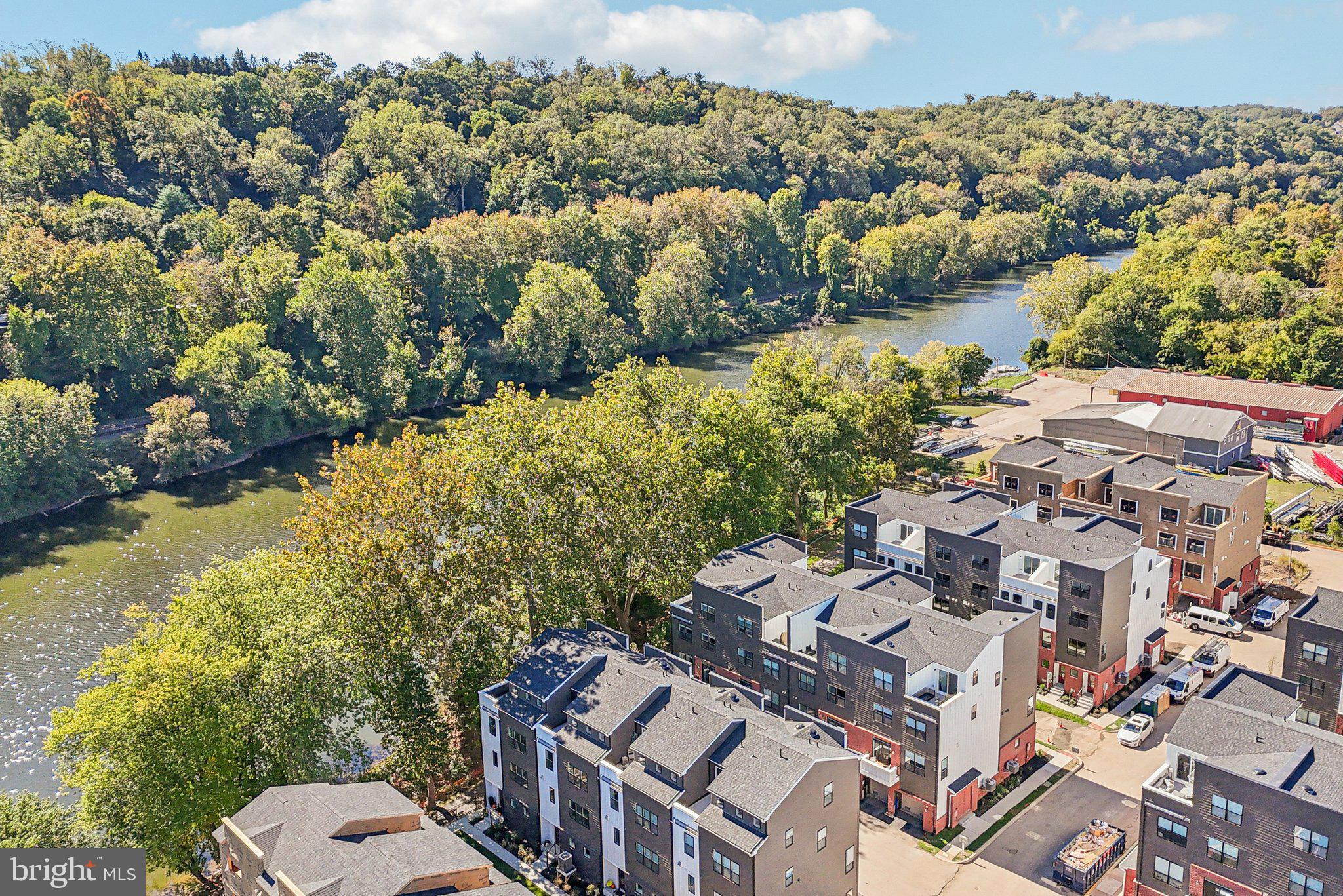 RIVER PLACE - Residential