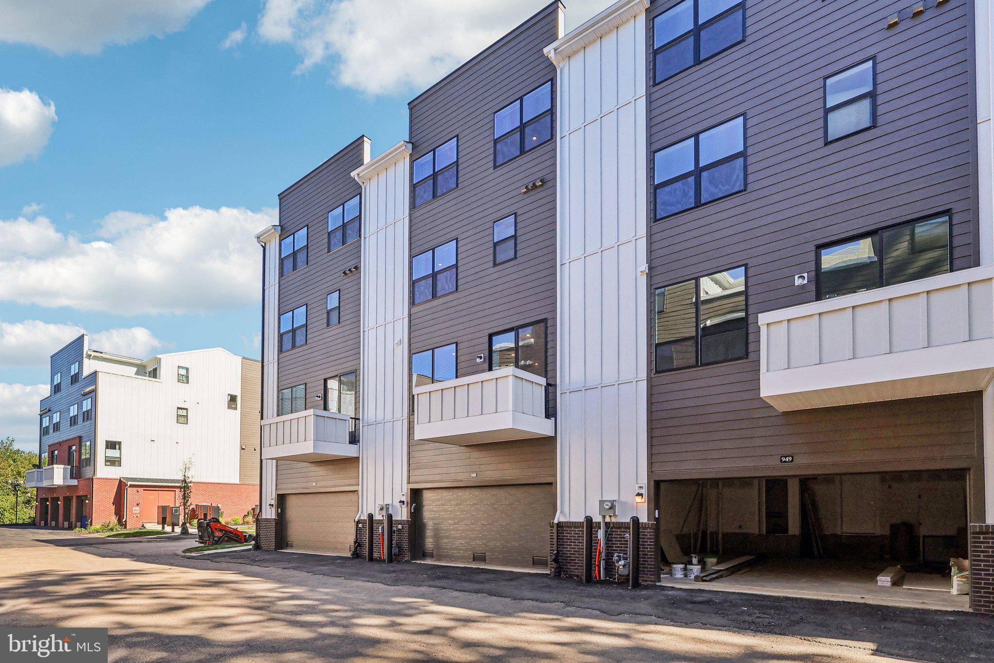 RIVER PLACE - Residential