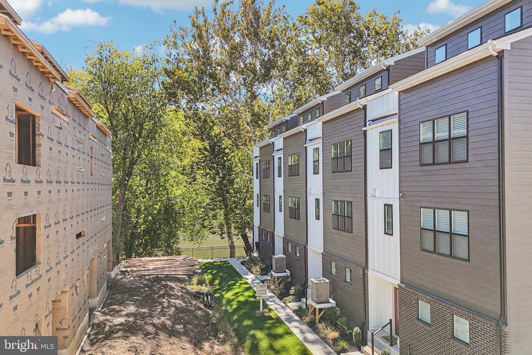 RIVER PLACE - Residential