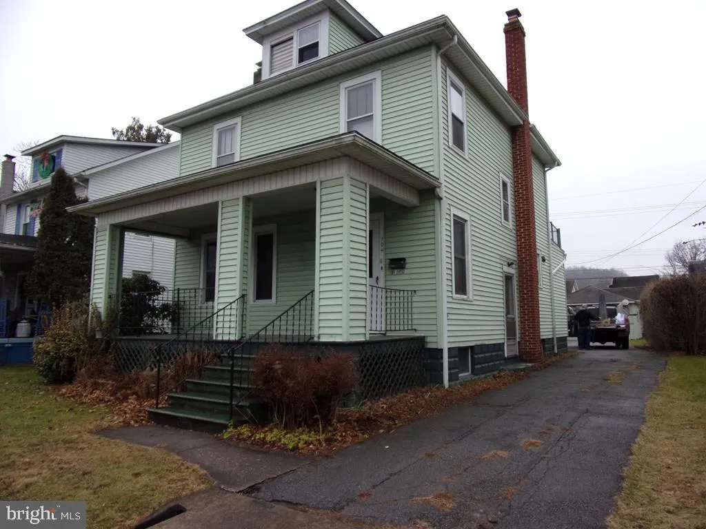 704 S Wayne Street, Lewistown, PA 17044