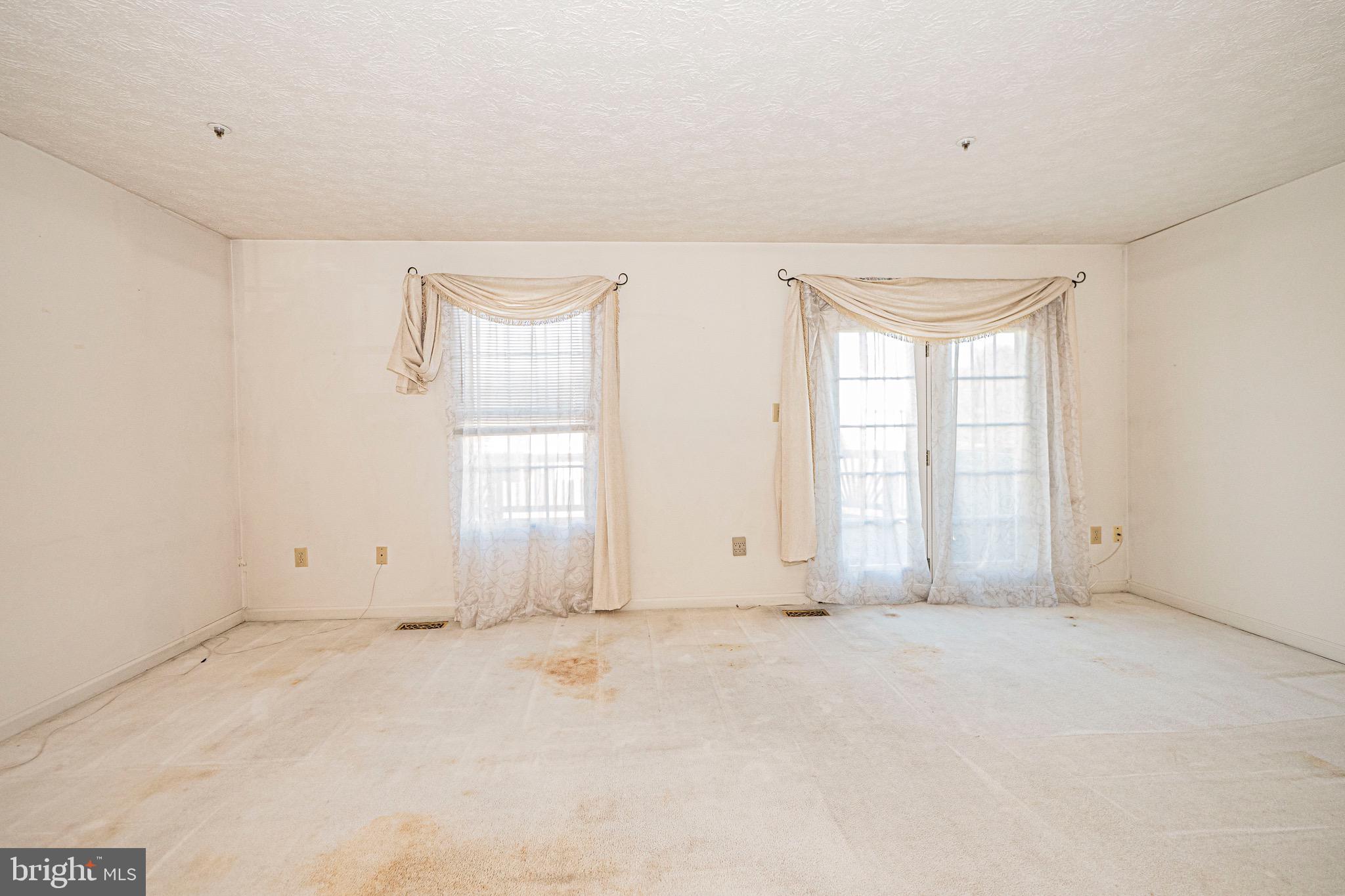 SADDLE CREEK - Residential