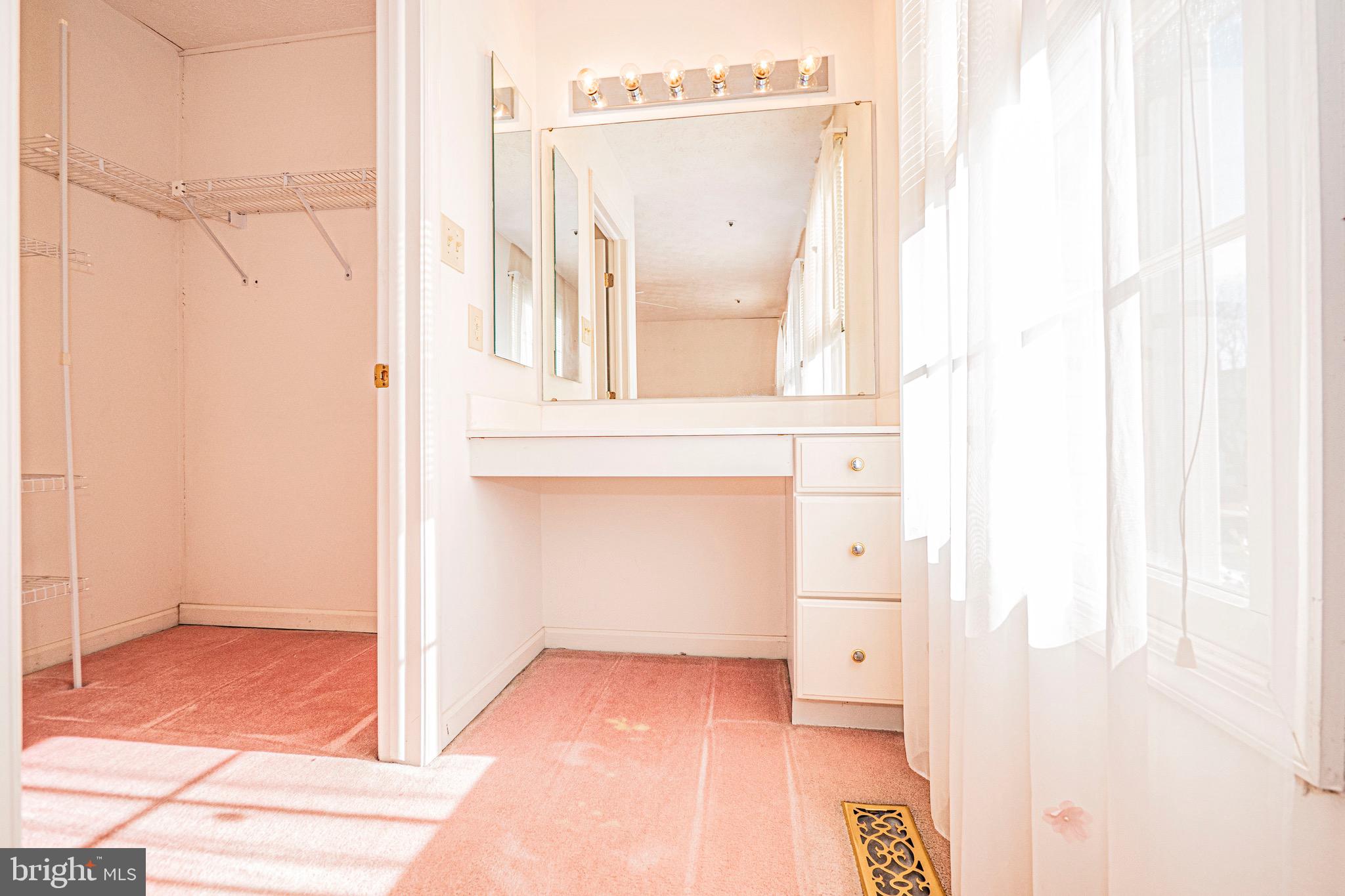 SADDLE CREEK - Residential