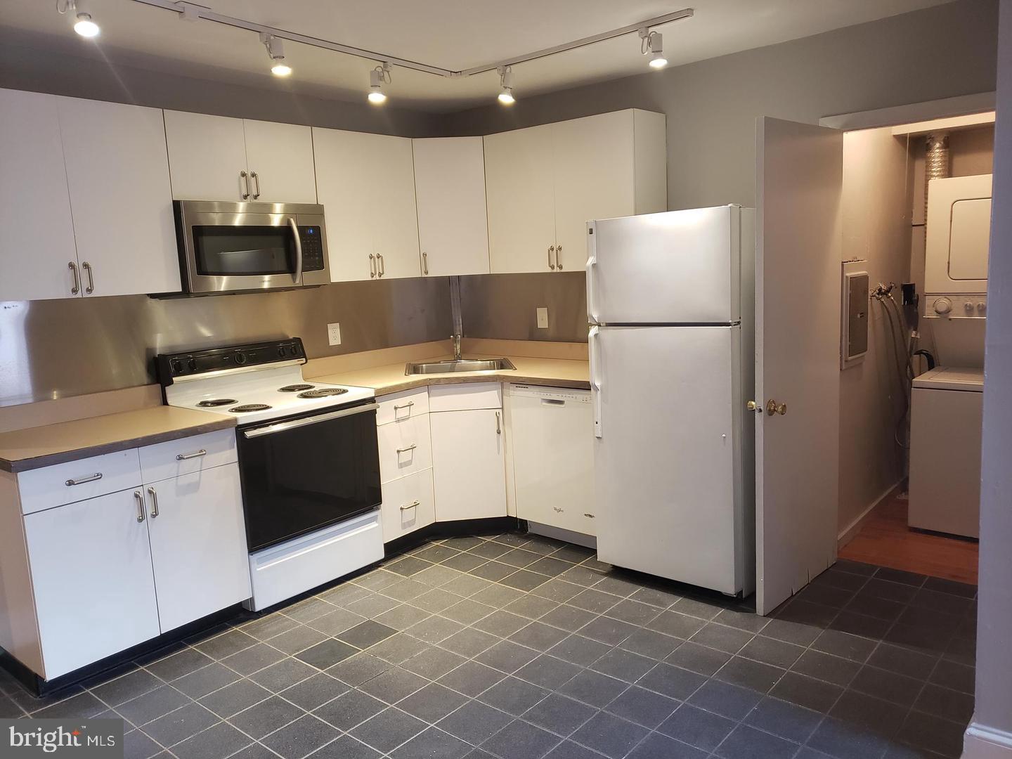 WASHINGTON SQ WEST - Residential Lease