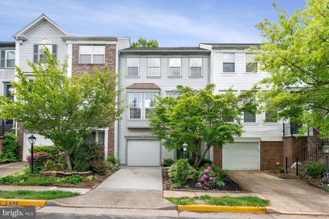 Photo of 47575 Sandbank Square, STERLING, VA 20165 (MLS # VALO2121646)