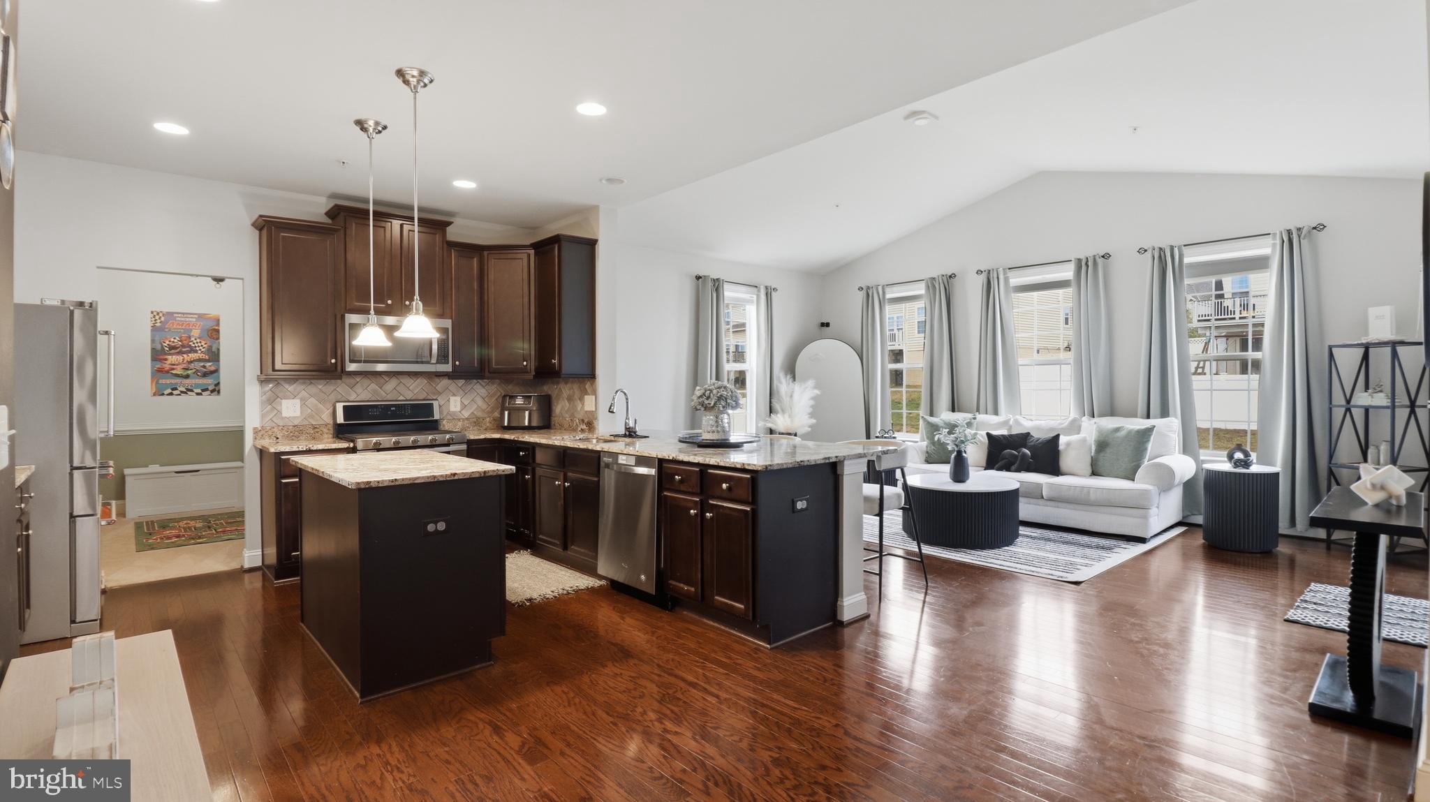 MARSHALL HALL - Residential