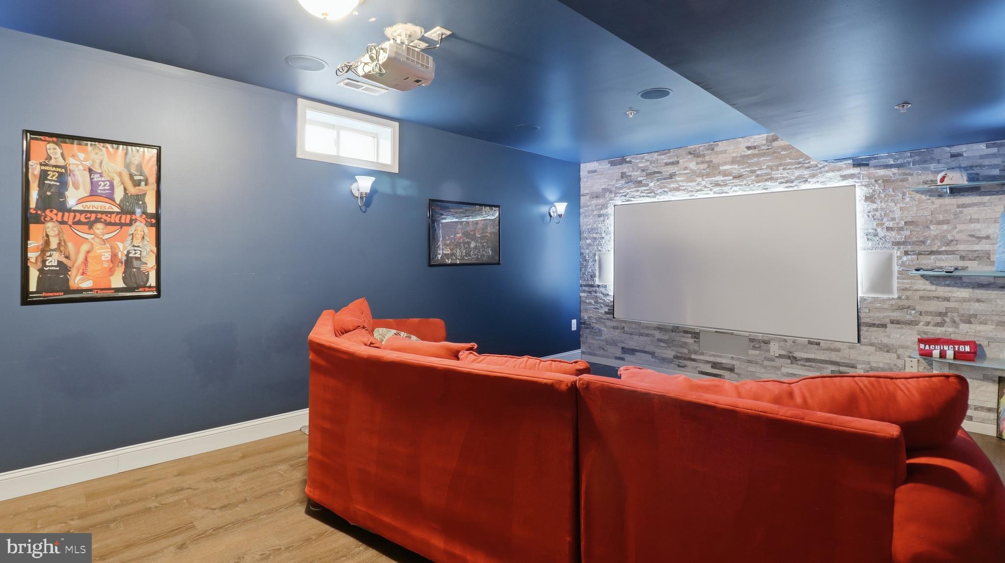 MARSHALL HALL - Residential