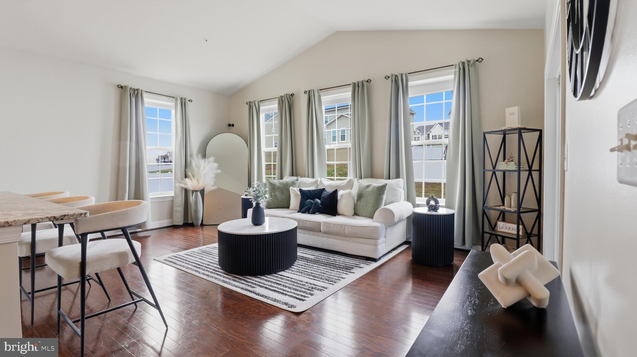 MARSHALL HALL - Residential