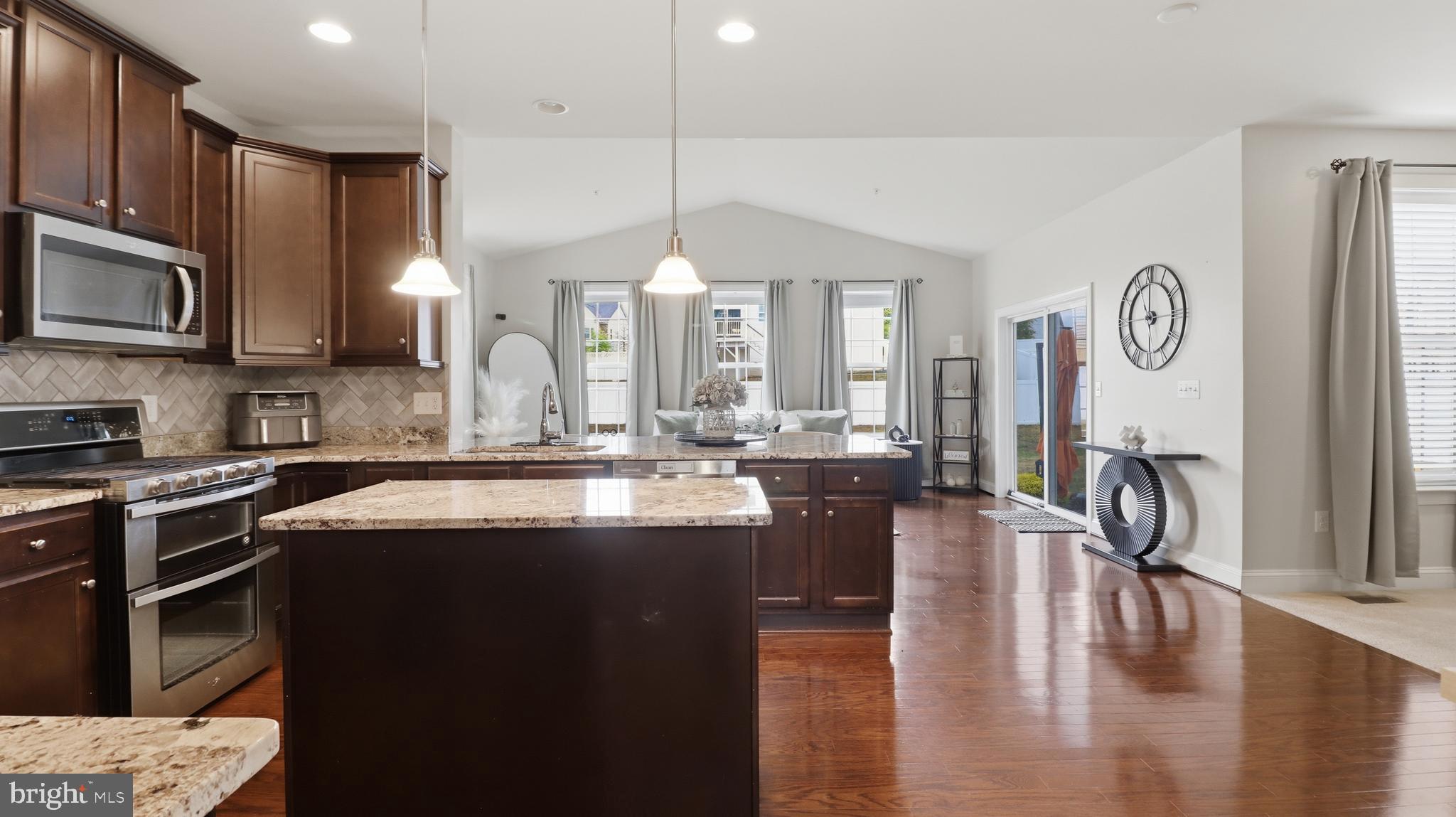 MARSHALL HALL - Residential