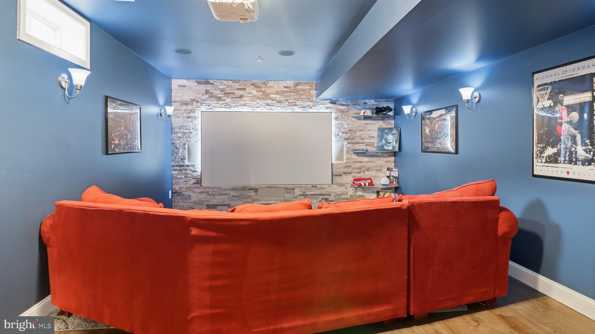 MARSHALL HALL - Residential