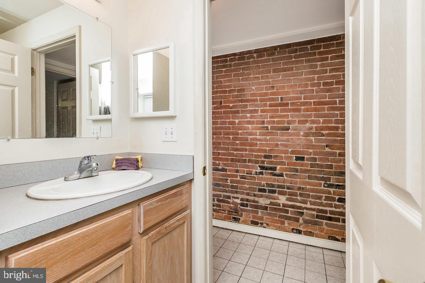 FEDERAL HILL HISTORIC DISTRICT - Residential Lease