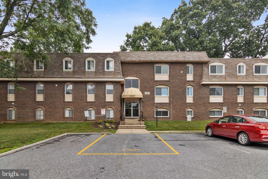 Top floor unit ready to move into! New HVAC installed and new  windows! Wood floors in living room, vinyl plank in kitchen and new carpet in bedrooms. Kitchen has new stainless steel appliances, painted white cabinets and new black IKEA countertops. Primary bed has half bath and large closet. Snatch this cute place up to call home! Vacant and easy to show.