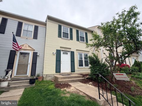 Photo of 945 Holborn Court, STERLING, VA 20164 (MLS # VALO2124572)