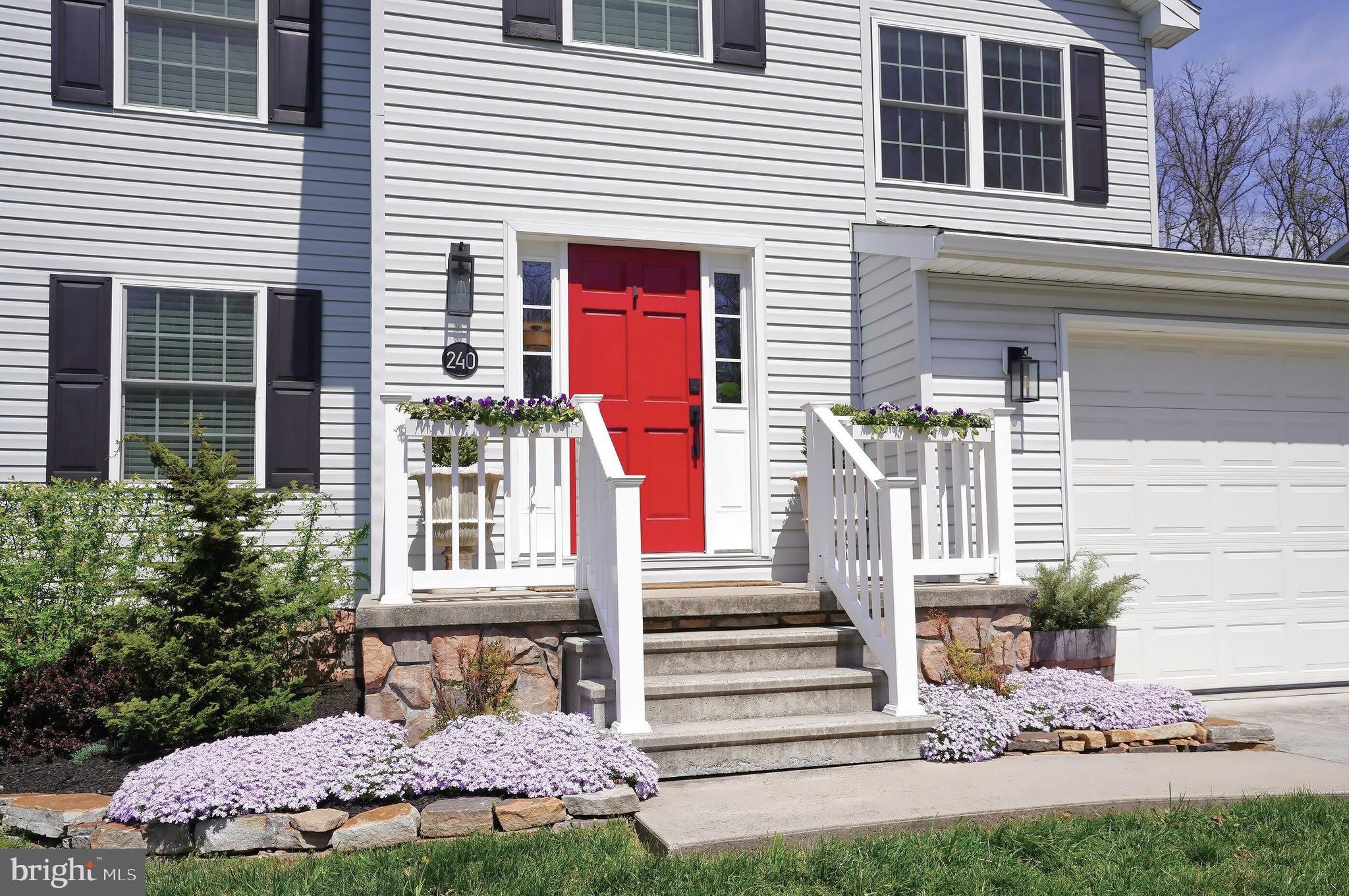 TWIN LAKES - Residential