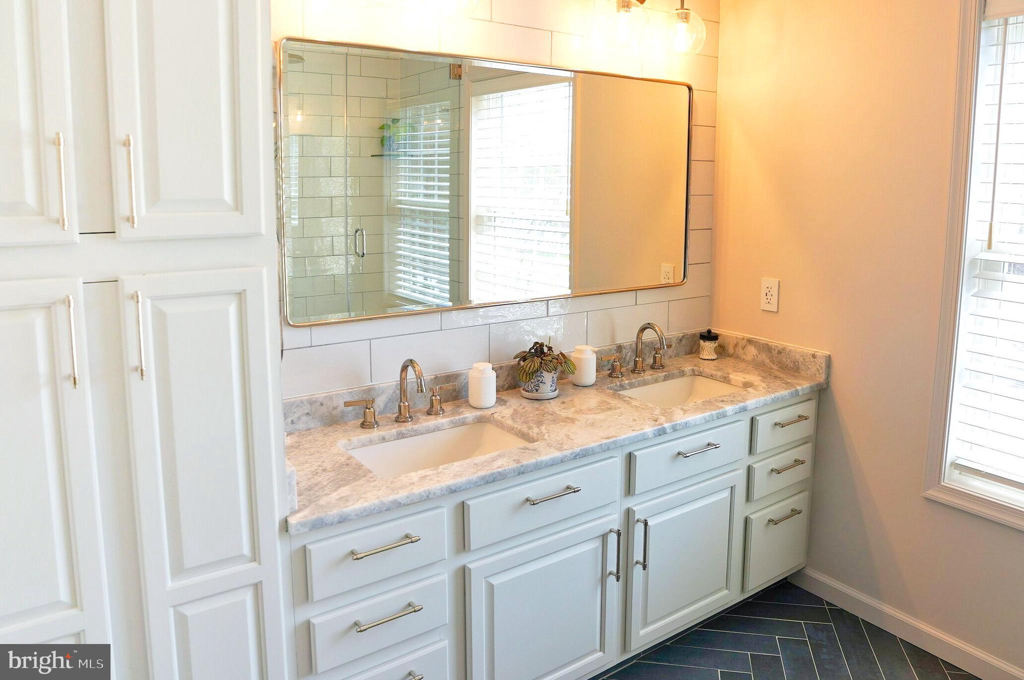 TWIN LAKES - Residential