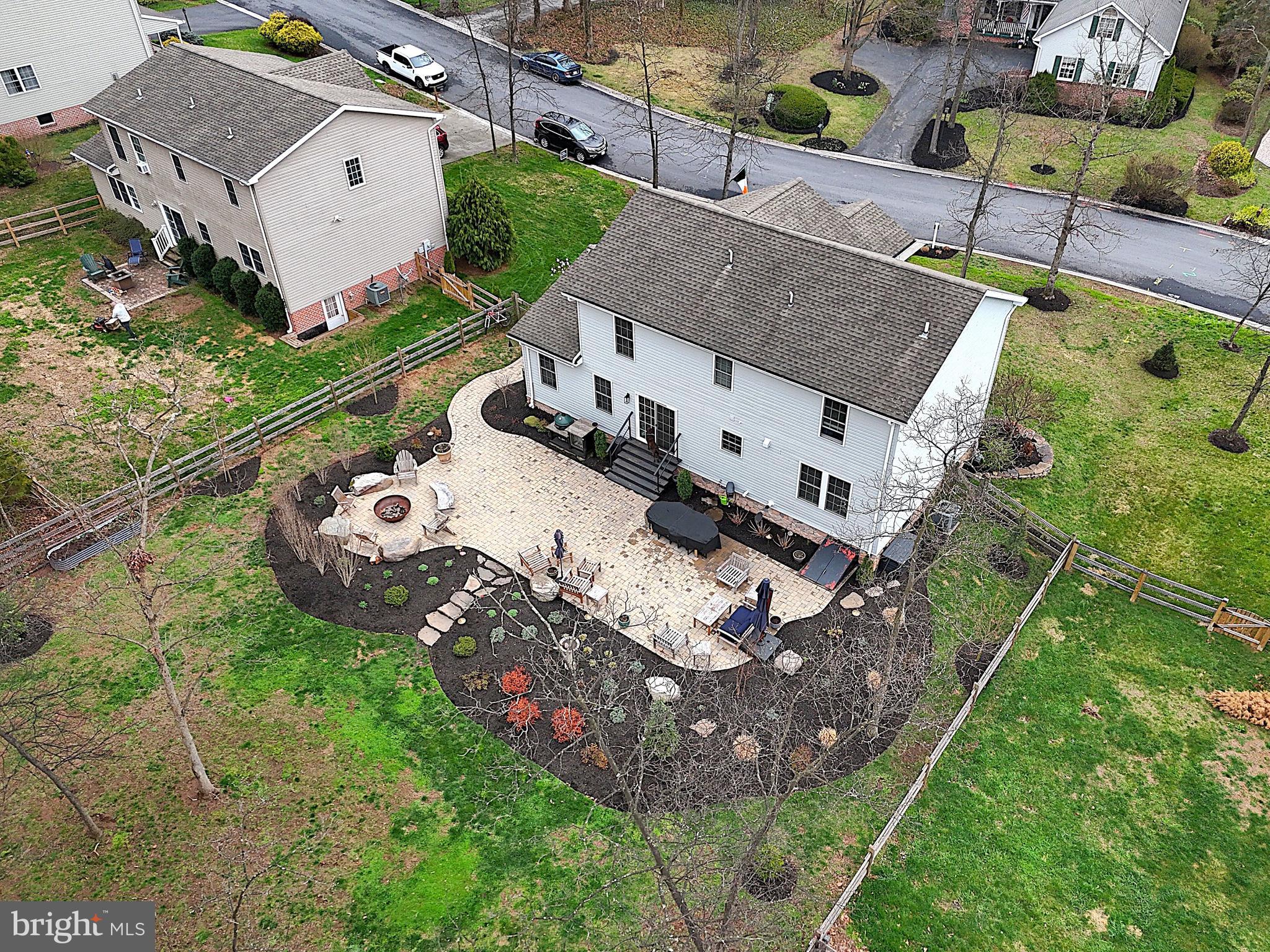 TWIN LAKES - Residential