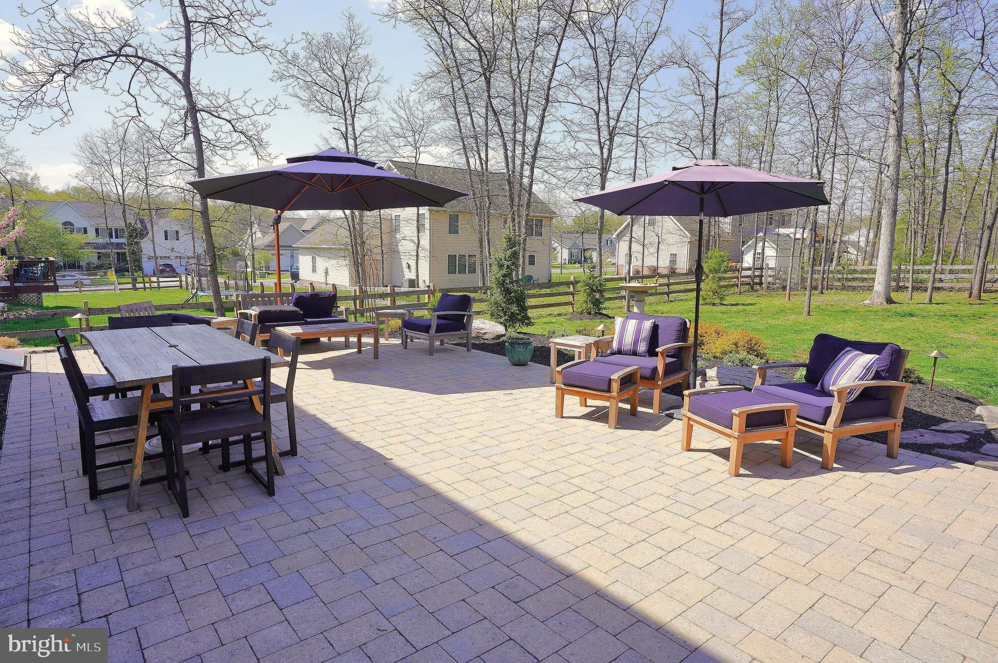 TWIN LAKES - Residential