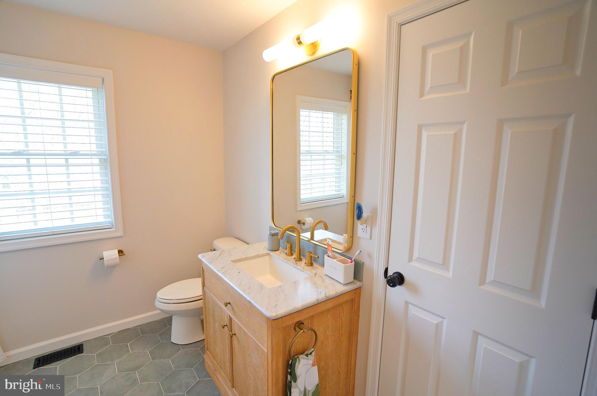 TWIN LAKES - Residential