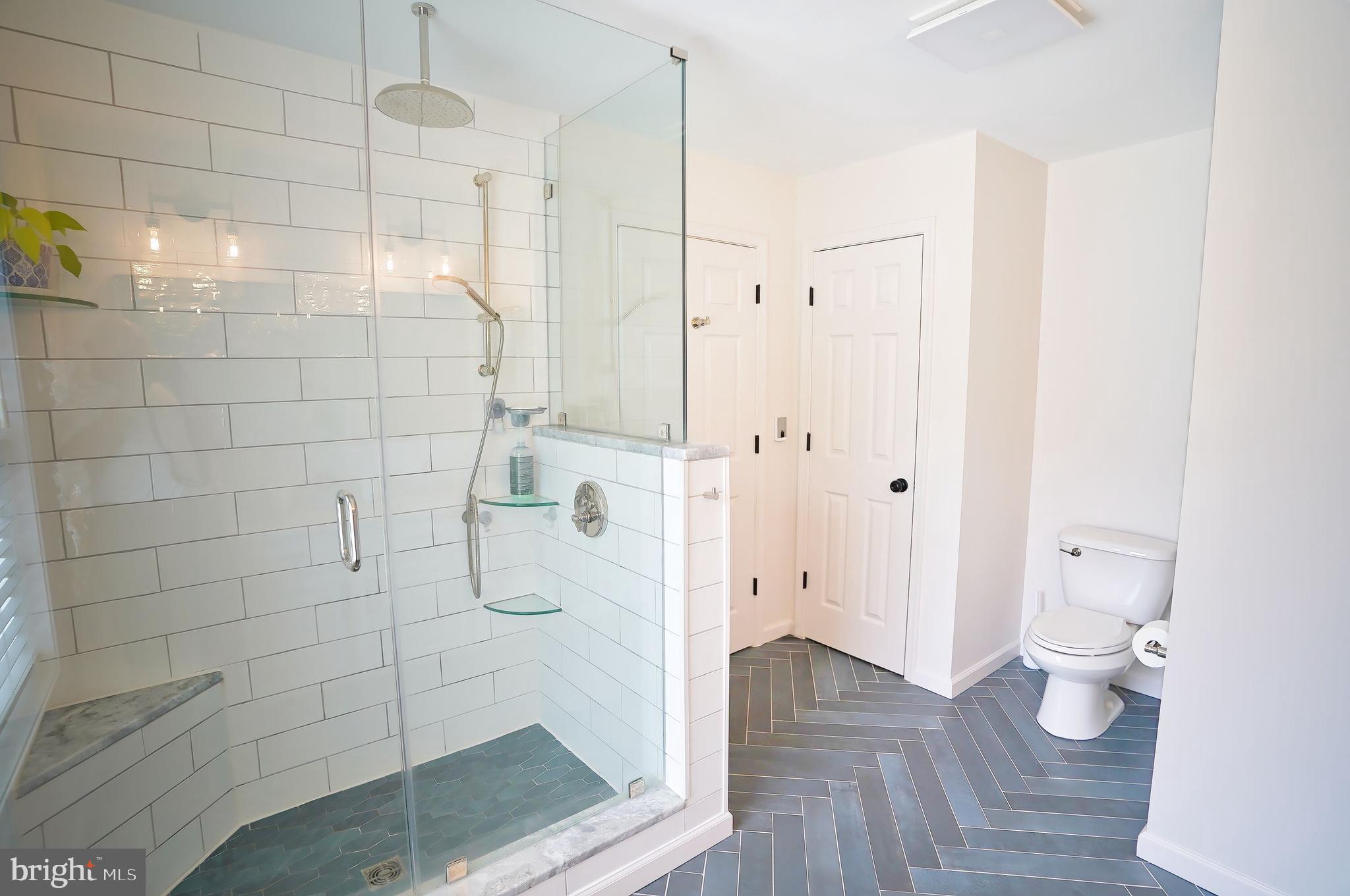 TWIN LAKES - Residential