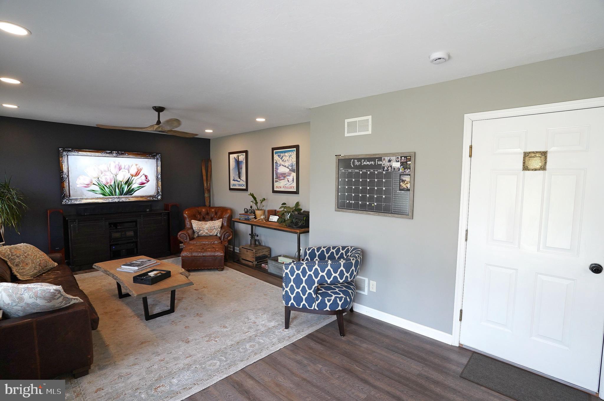 TWIN LAKES - Residential