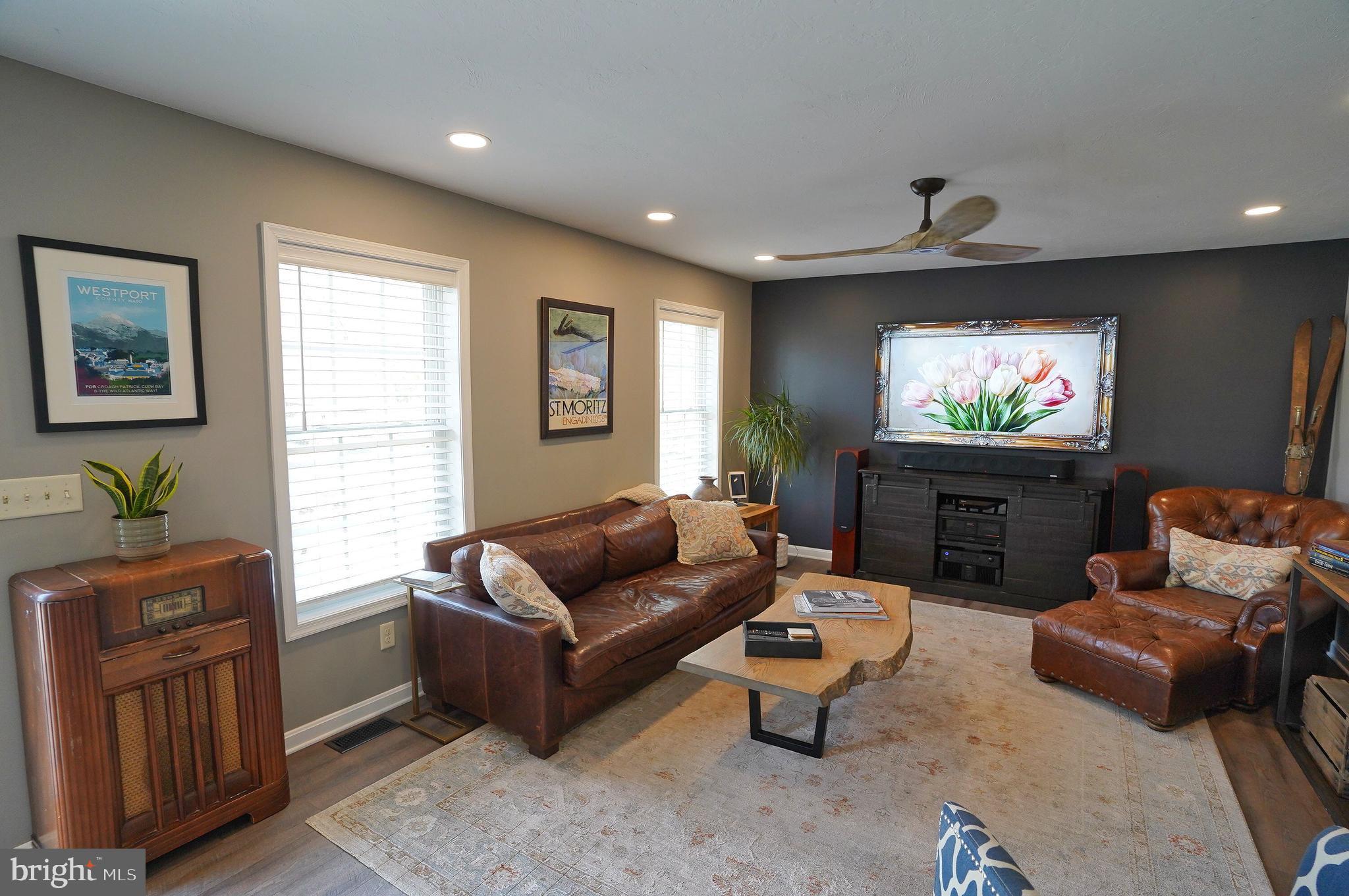 TWIN LAKES - Residential