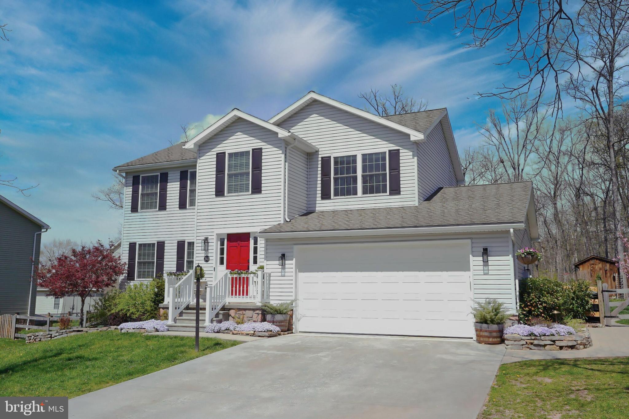 TWIN LAKES - Residential