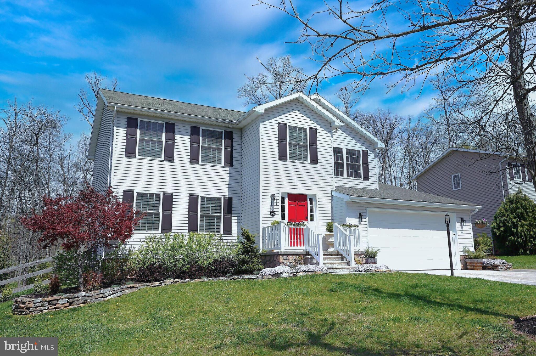 TWIN LAKES - Residential