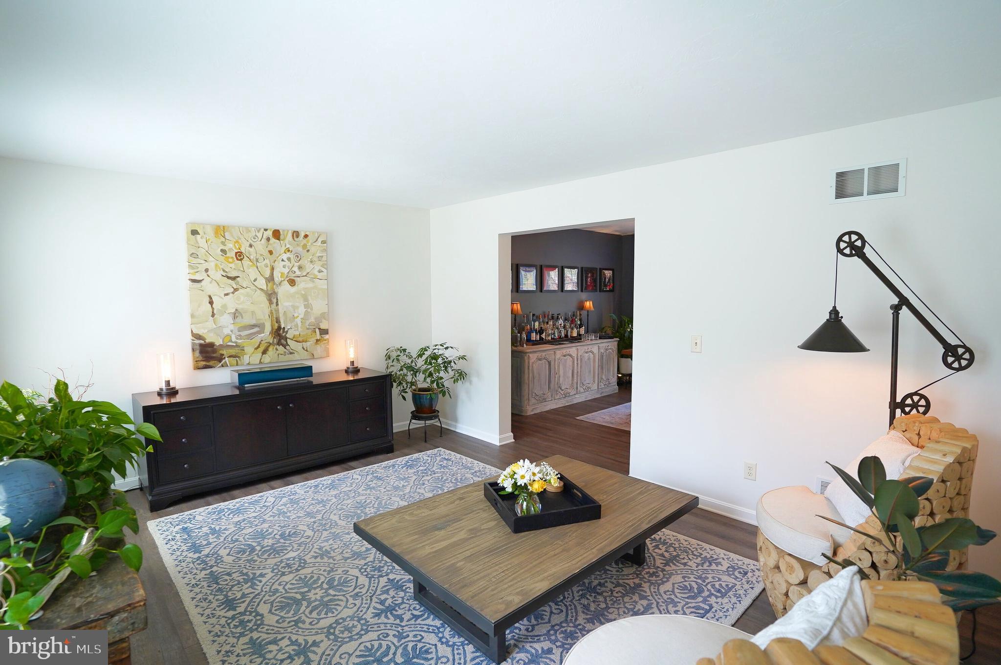 TWIN LAKES - Residential