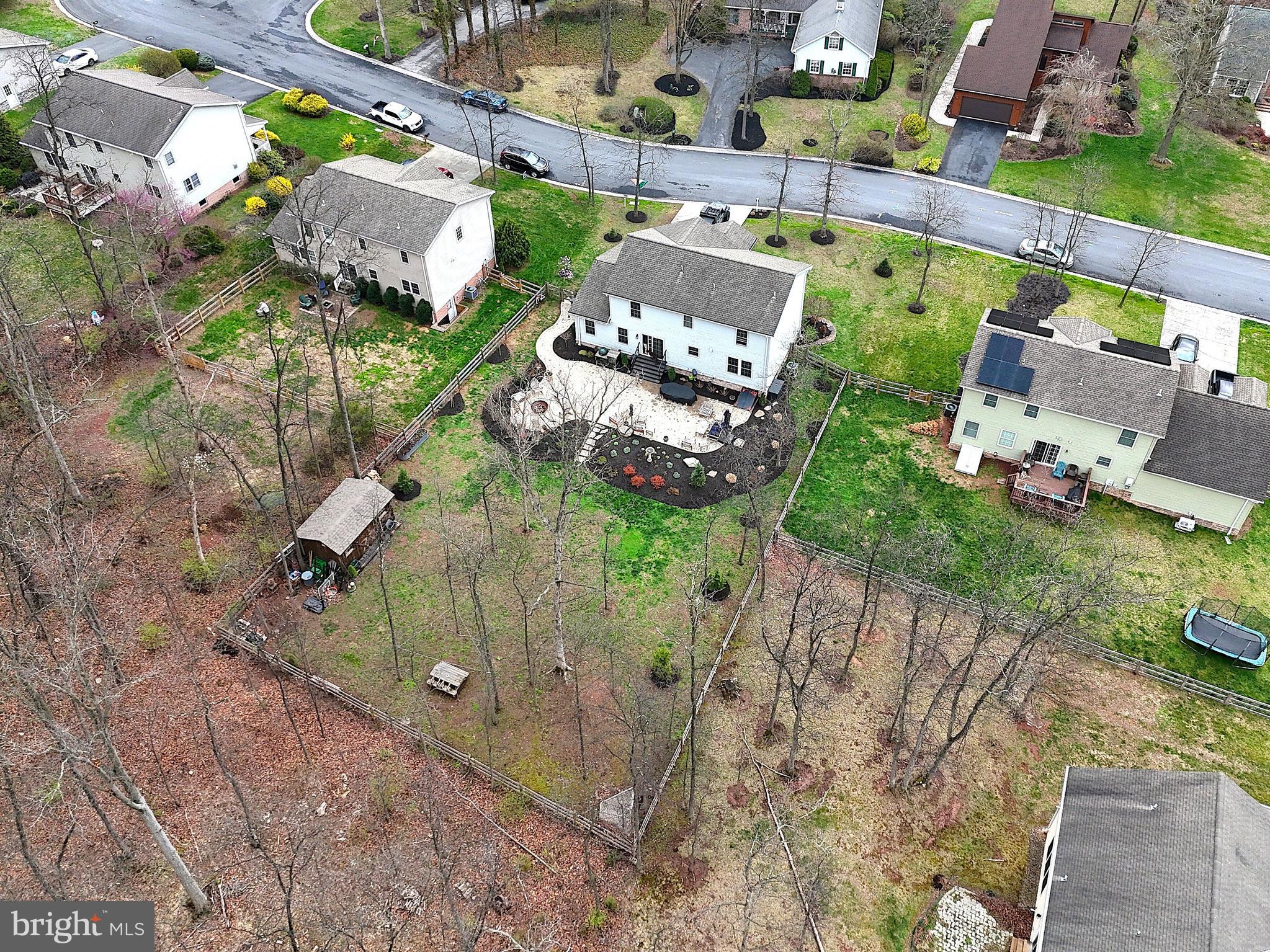 TWIN LAKES - Residential