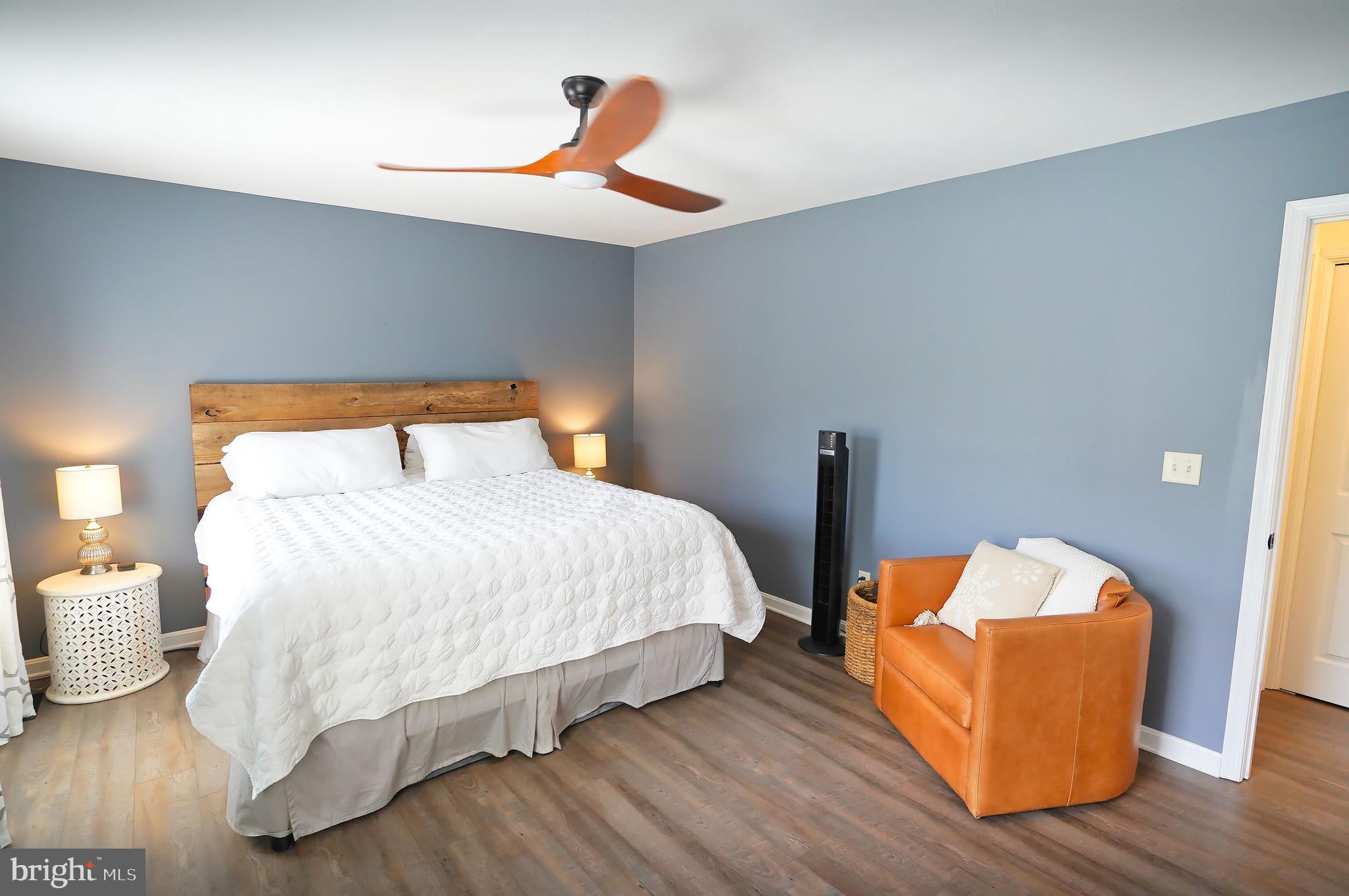 TWIN LAKES - Residential