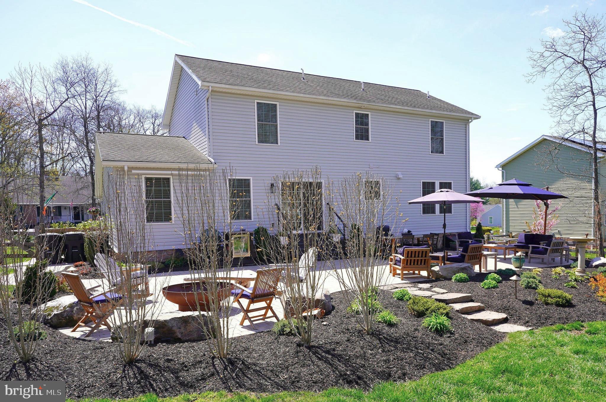 TWIN LAKES - Residential