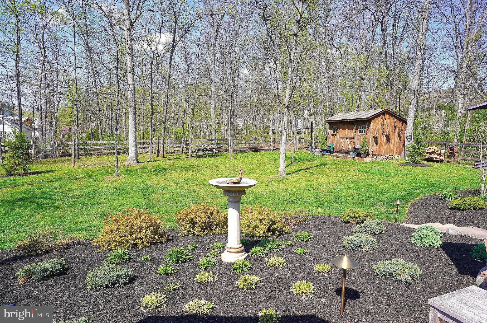 TWIN LAKES - Residential