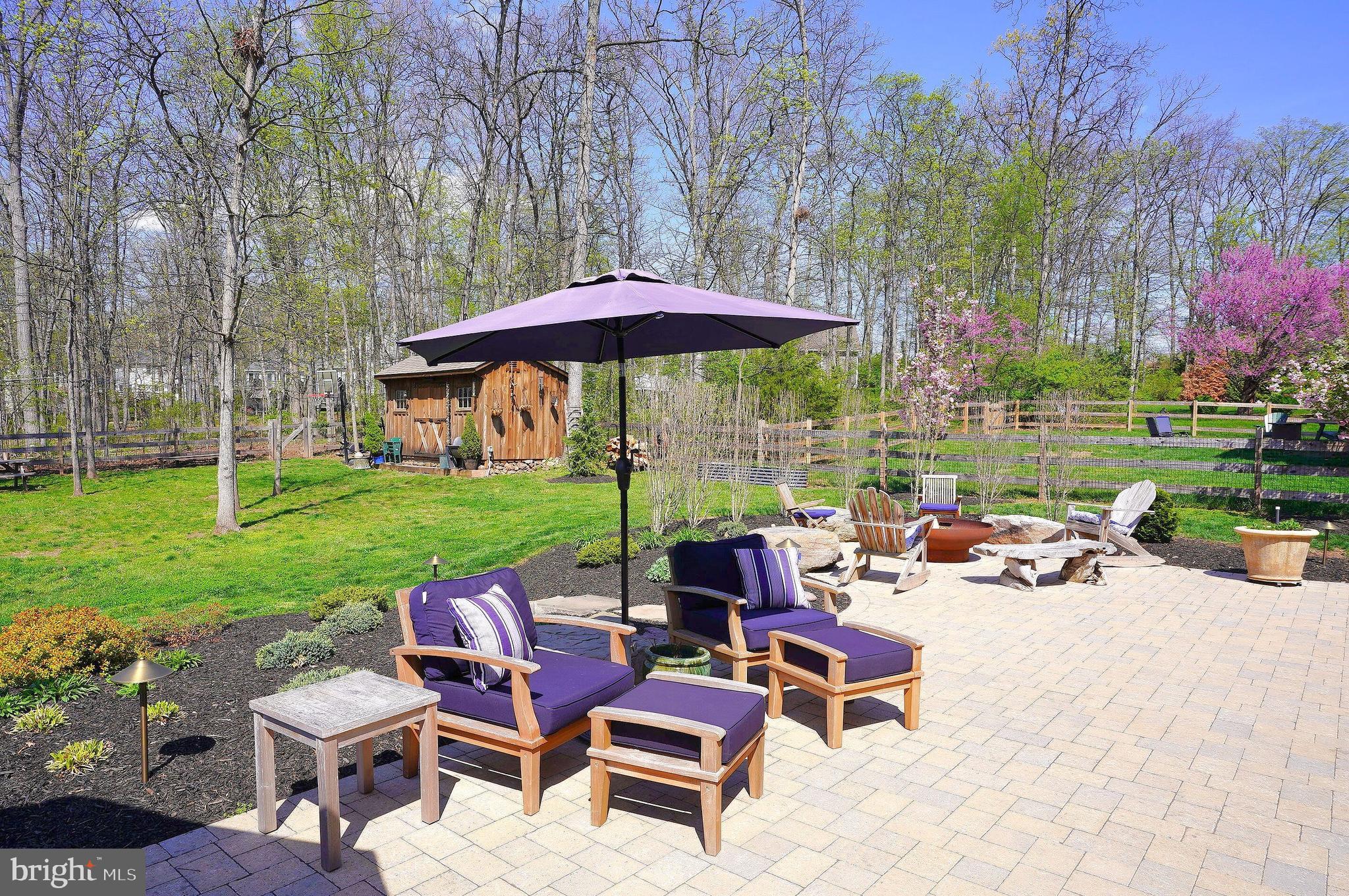 TWIN LAKES - Residential