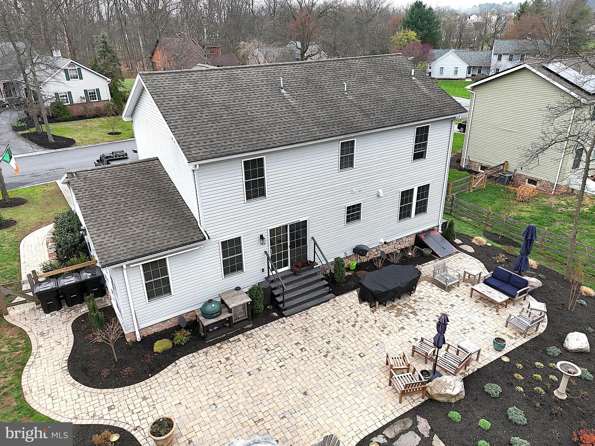 TWIN LAKES - Residential