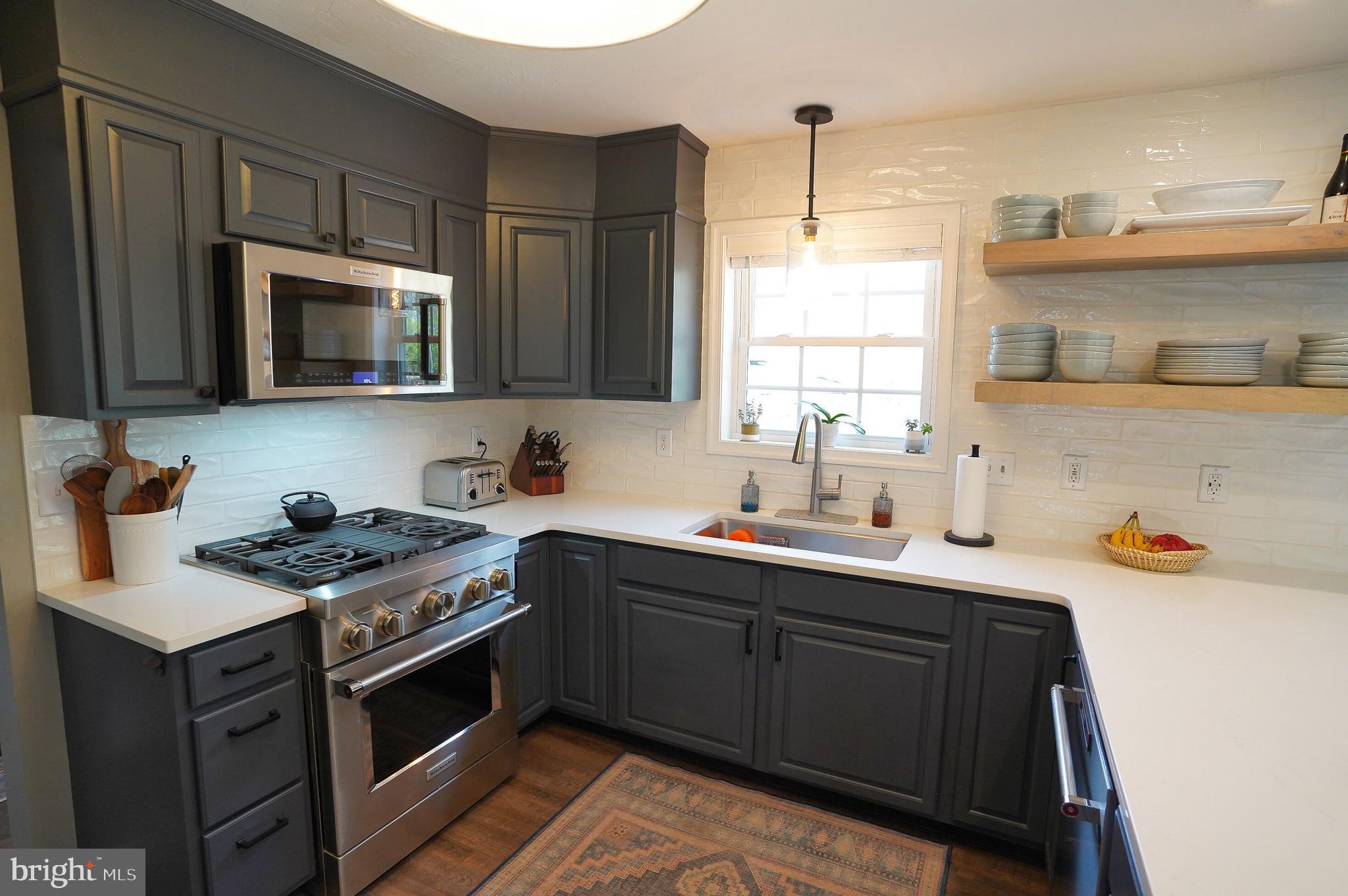 TWIN LAKES - Residential