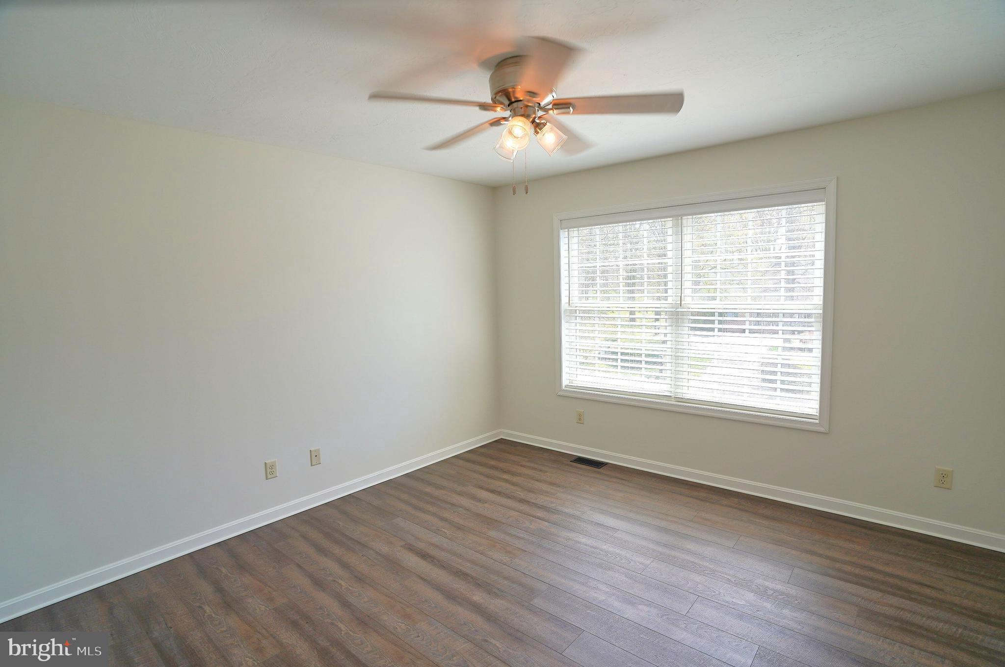 TWIN LAKES - Residential