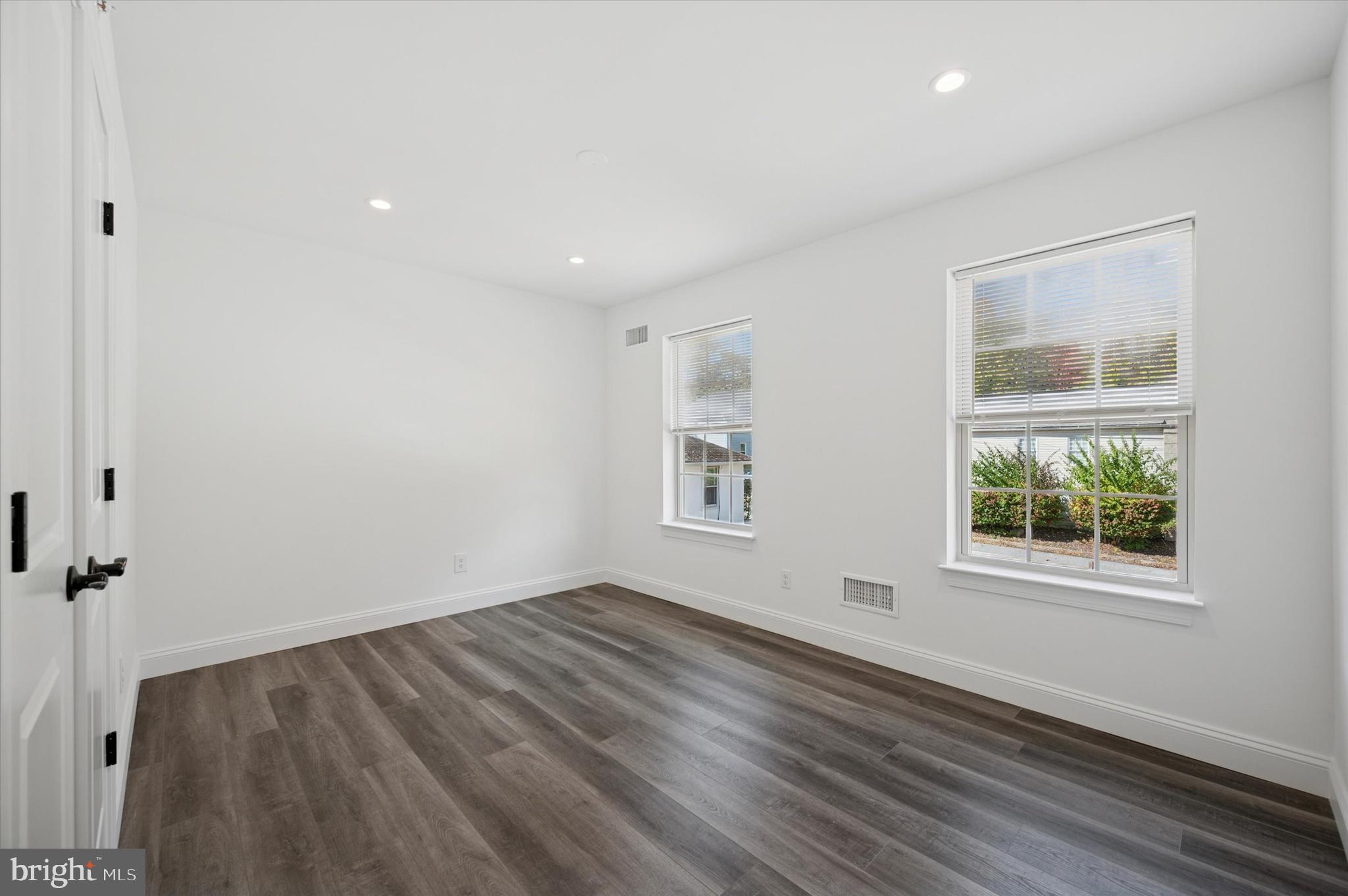 KING OF PRUSSIA - Residential Lease