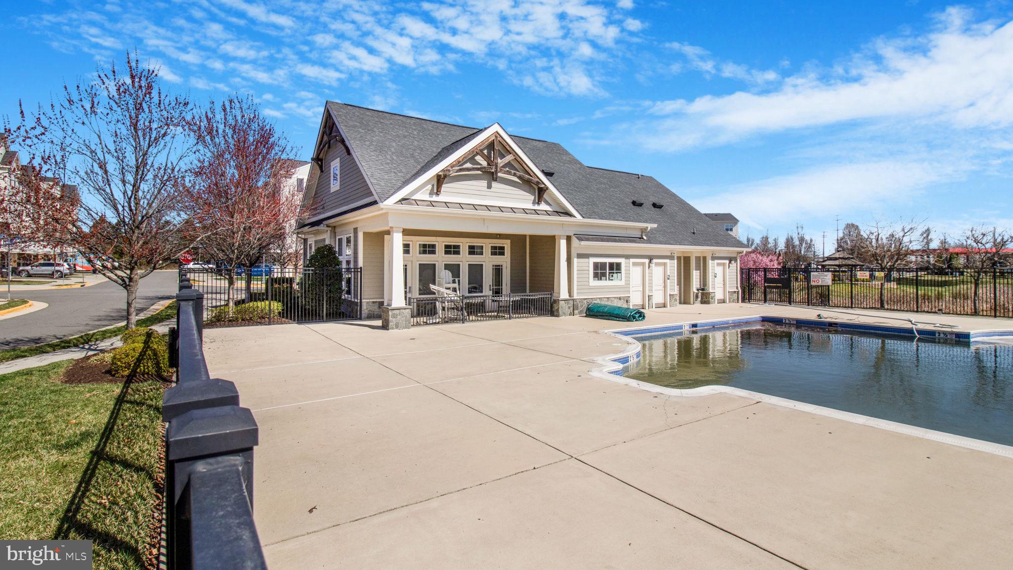 EAST GATE 3 CONDOMINIUM - Residential