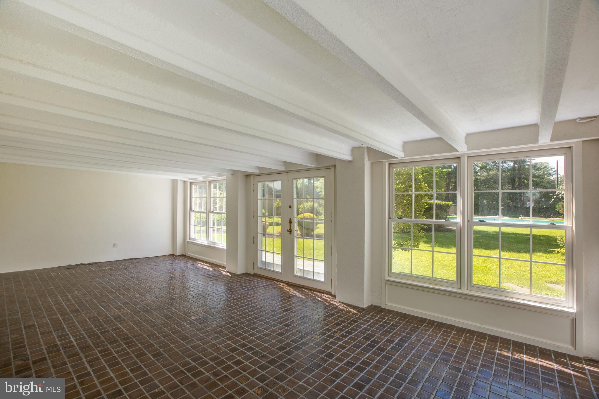 COUNTRY CLUB - Residential