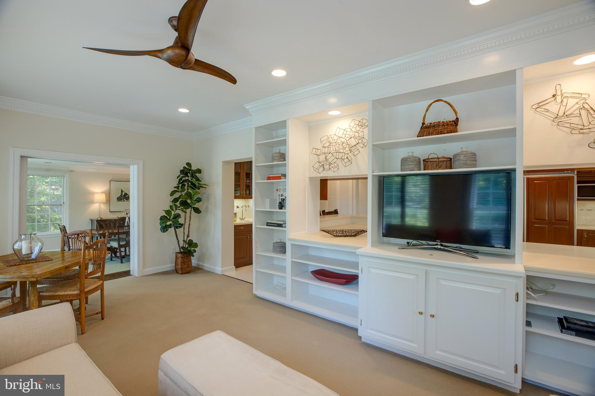 COUNTRY CLUB - Residential