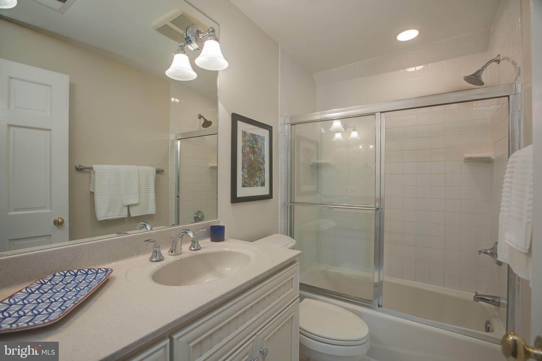 COUNTRY CLUB - Residential