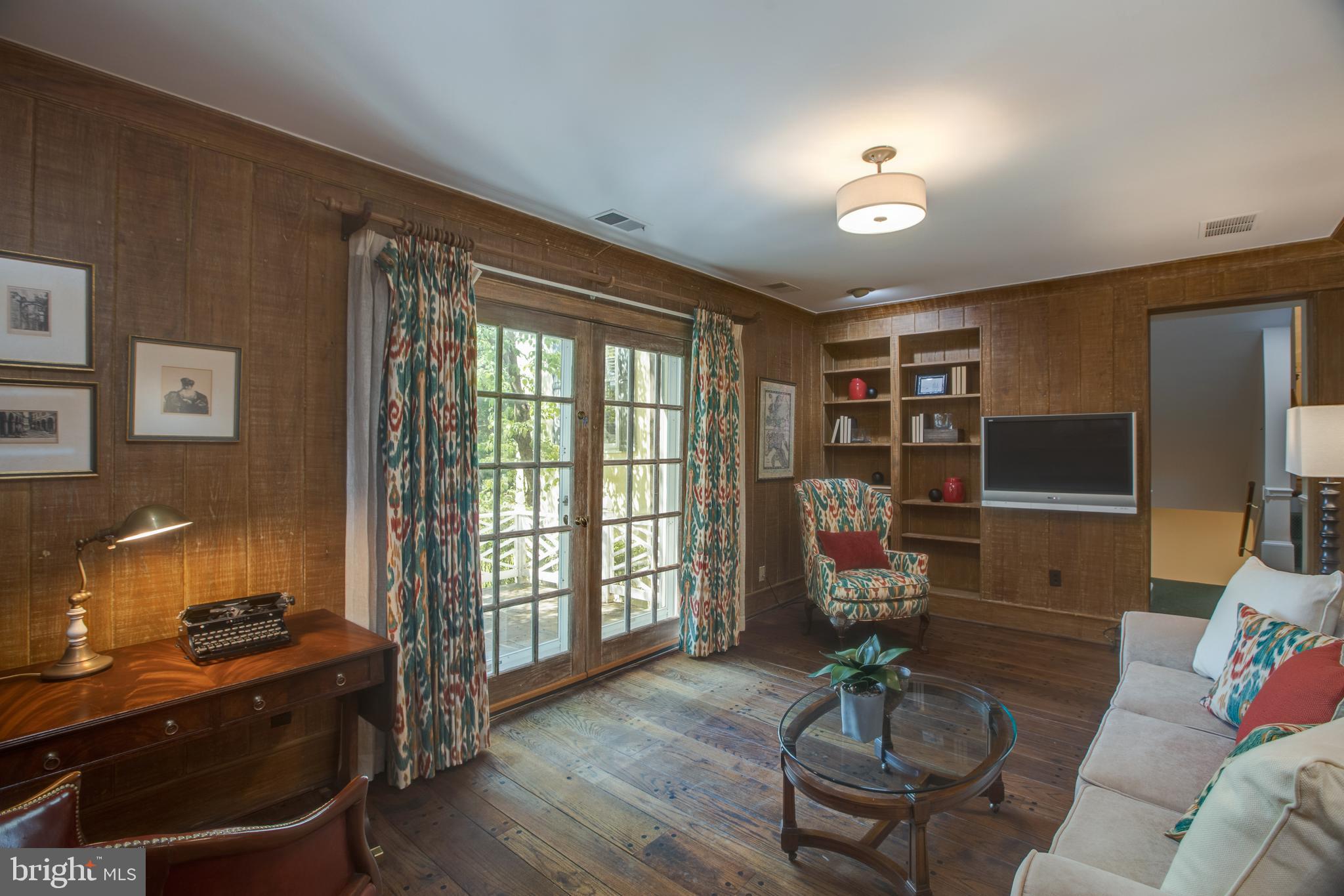 COUNTRY CLUB - Residential