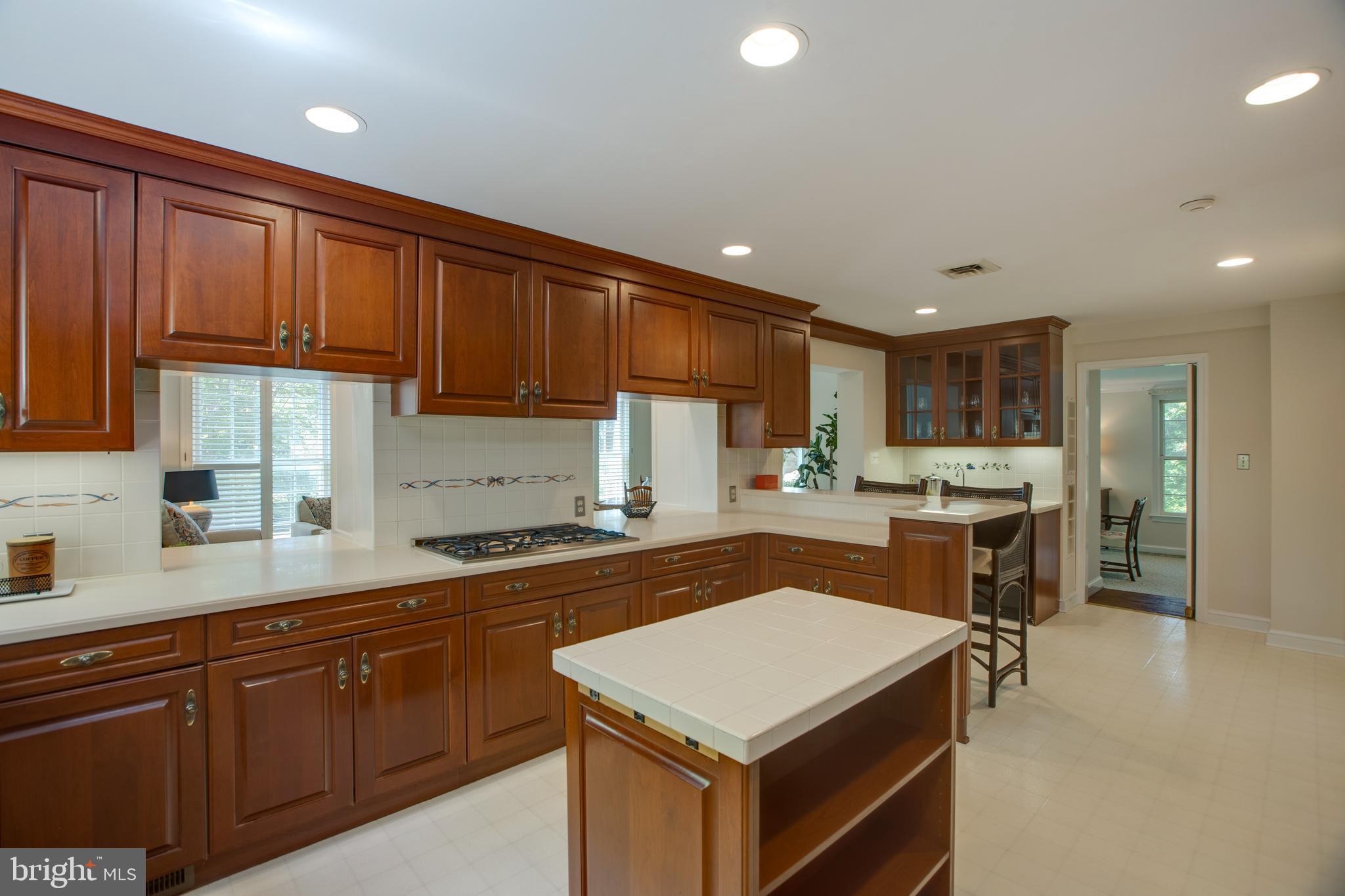 COUNTRY CLUB - Residential