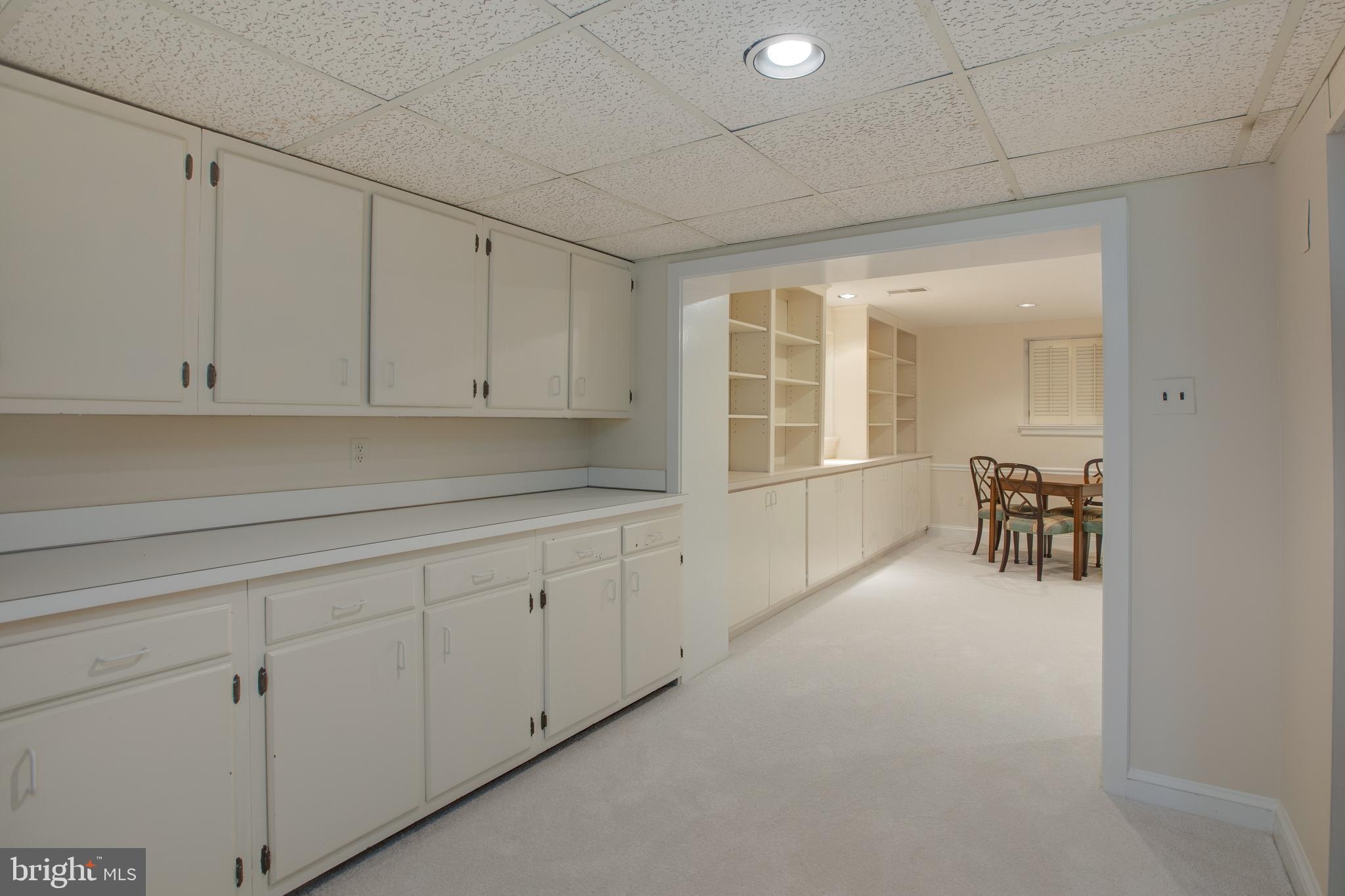 COUNTRY CLUB - Residential