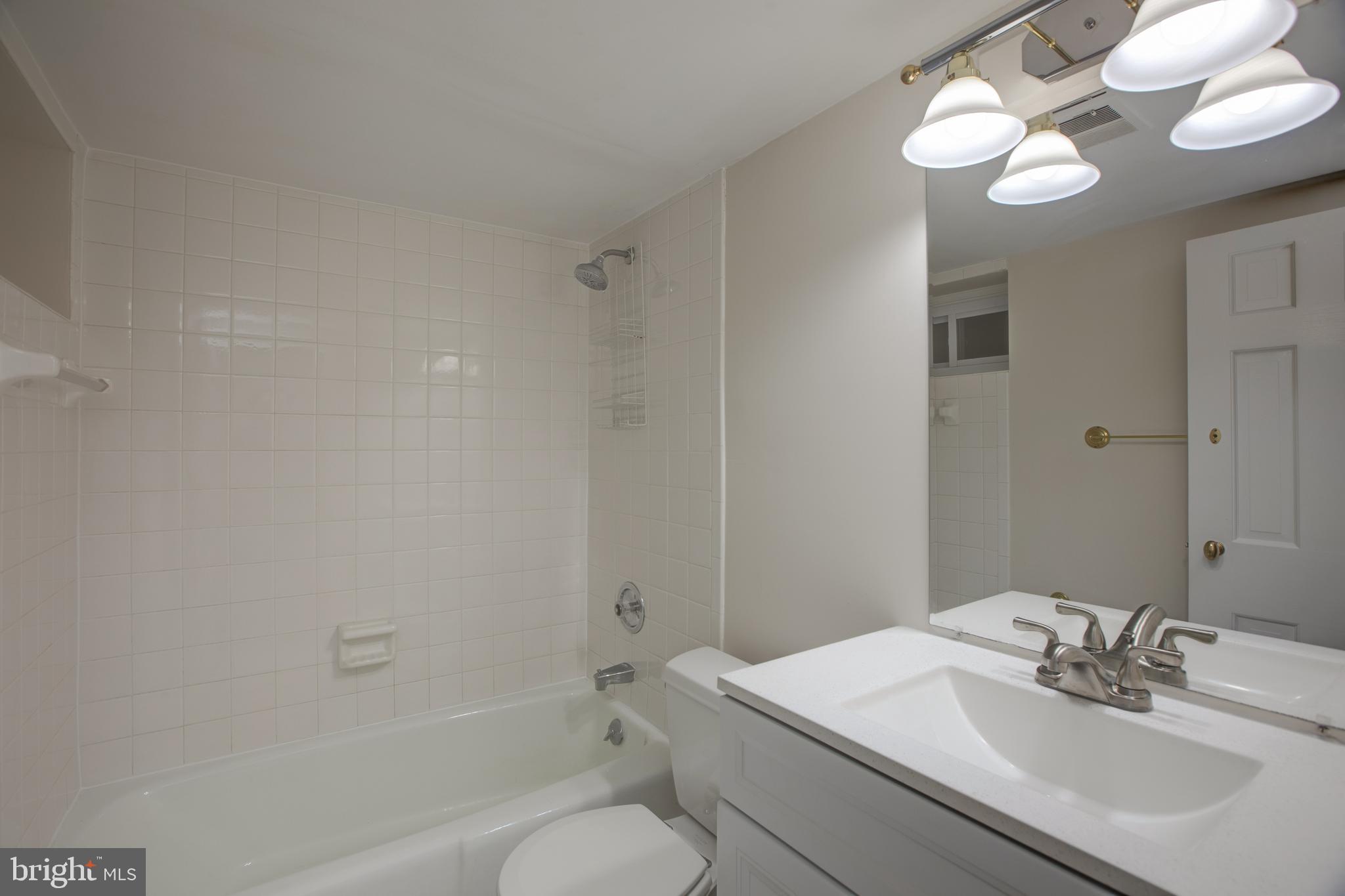 COUNTRY CLUB - Residential