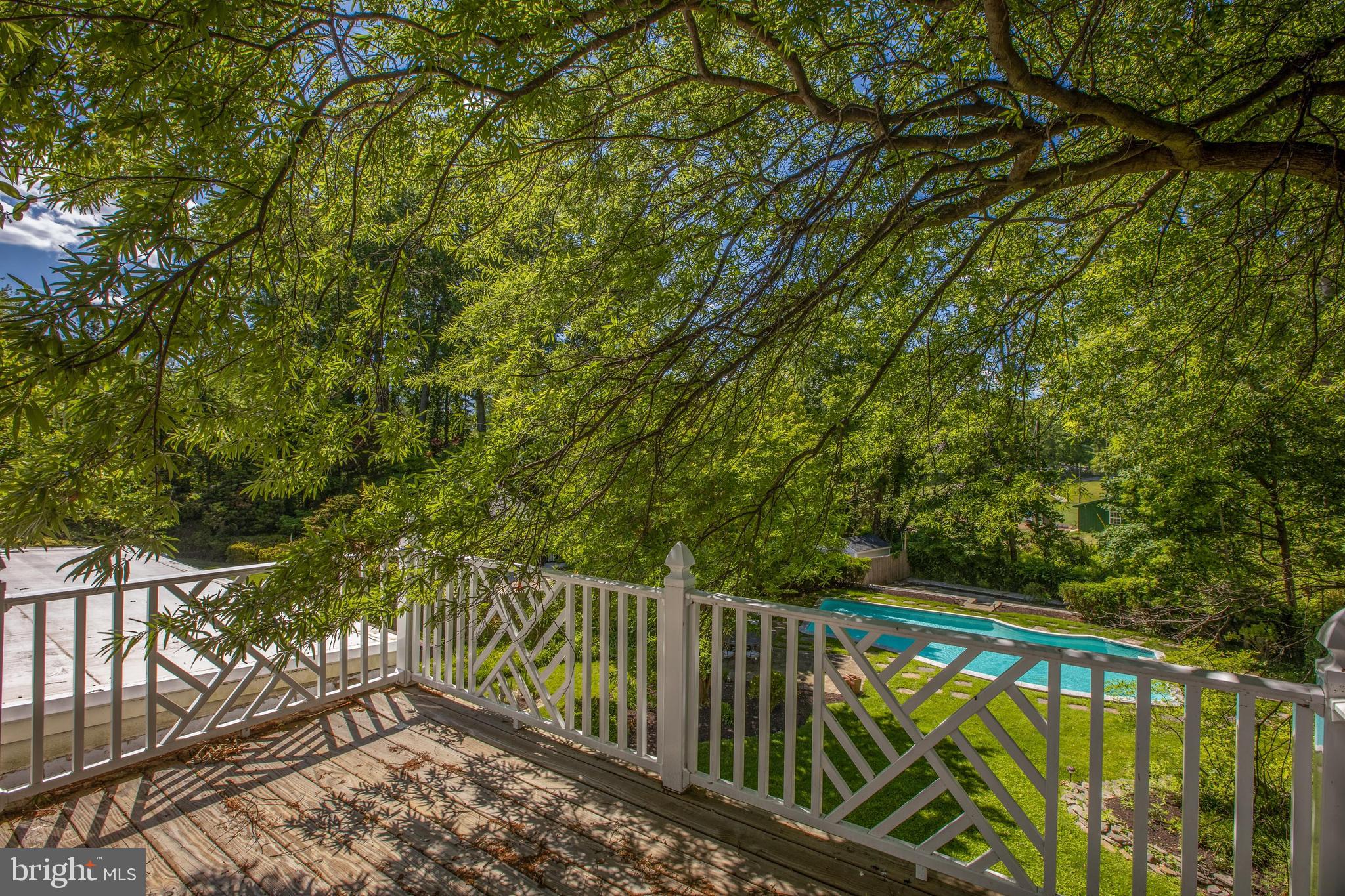 COUNTRY CLUB - Residential